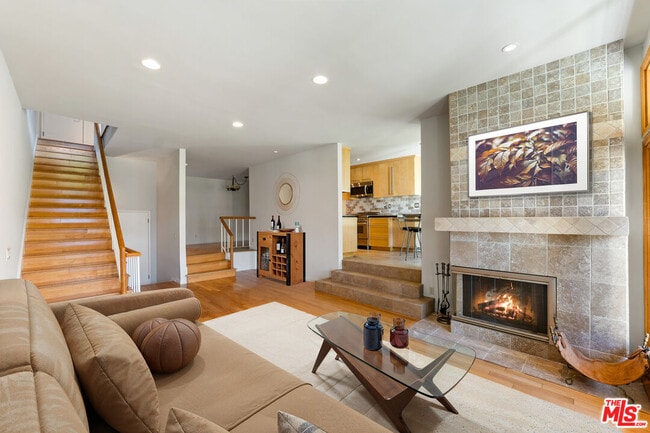 17087 Palisades Cir in Los Angeles, CA - Building Photo - Building Photo