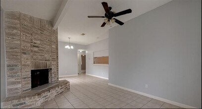12005 Tambourine Dr in Stafford, TX - Building Photo - Building Photo