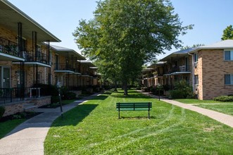 Eastway Manor Apartments in Webster, NY - Foto de edificio - Building Photo