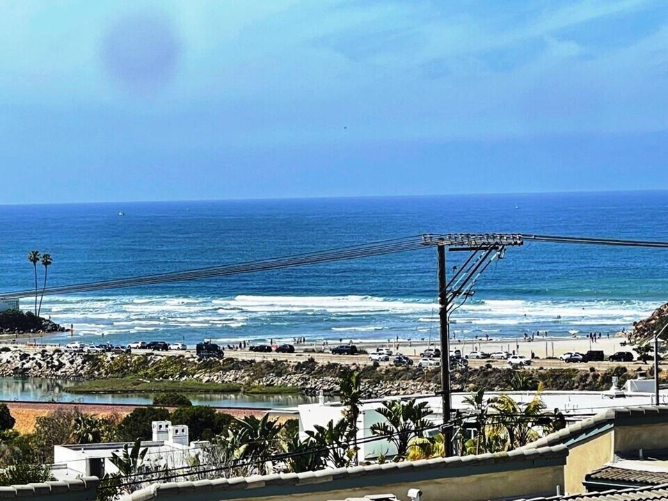 220 Turf View Dr in Solana Beach, CA - Building Photo
