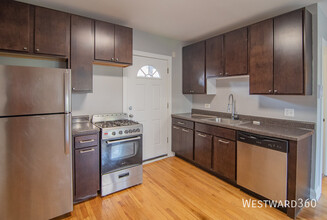 2422 W Fargo Ave in Chicago, IL - Building Photo - Building Photo