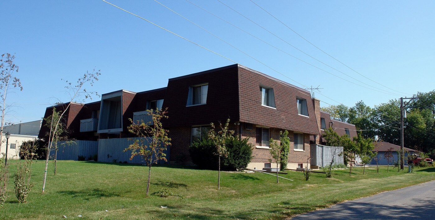 565 N Carl Ave in Barrington, IL - Building Photo