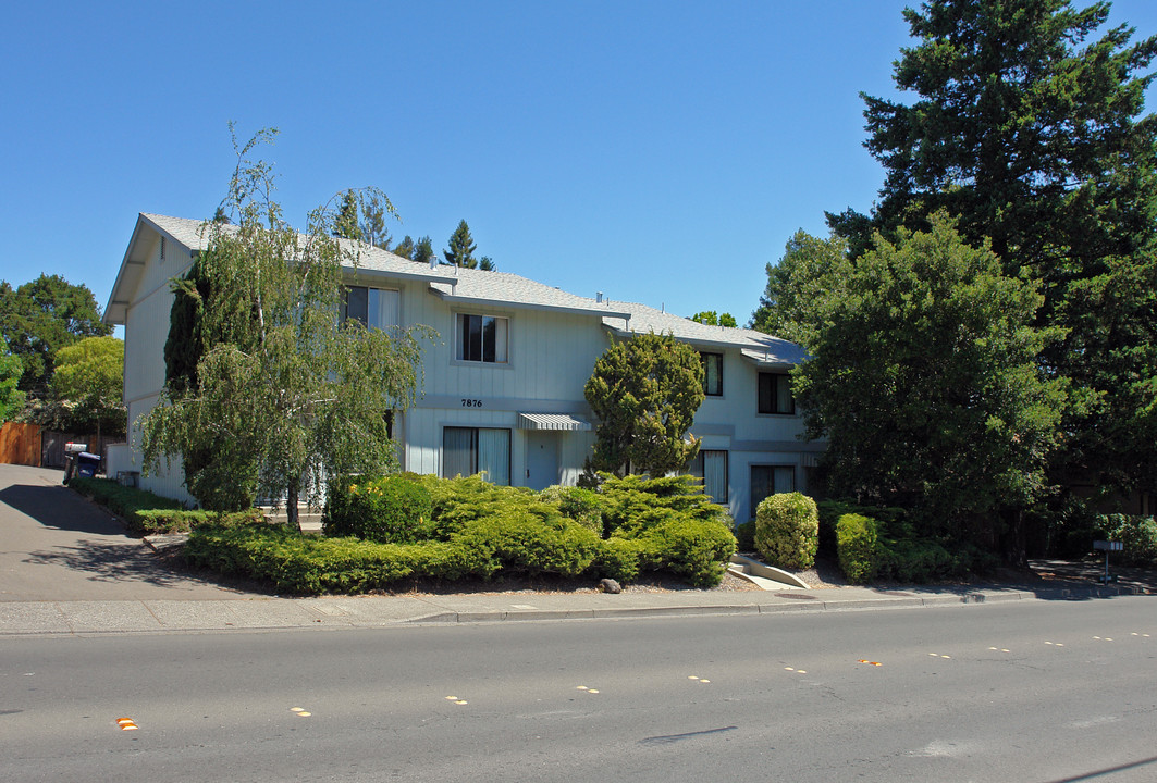 7876 Bodega Ave in Sebastopol, CA - Building Photo