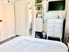 Furnished room/NOT APARTMENT, Unit 2FL in Brooklyn, NY - Foto de edificio - Building Photo