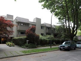 Walnut Place in Vancouver, BC - Building Photo