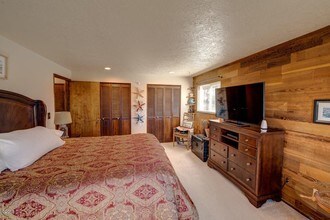 1007 NW Lake St-Unit -Upper in Newport, OR - Building Photo - Building Photo