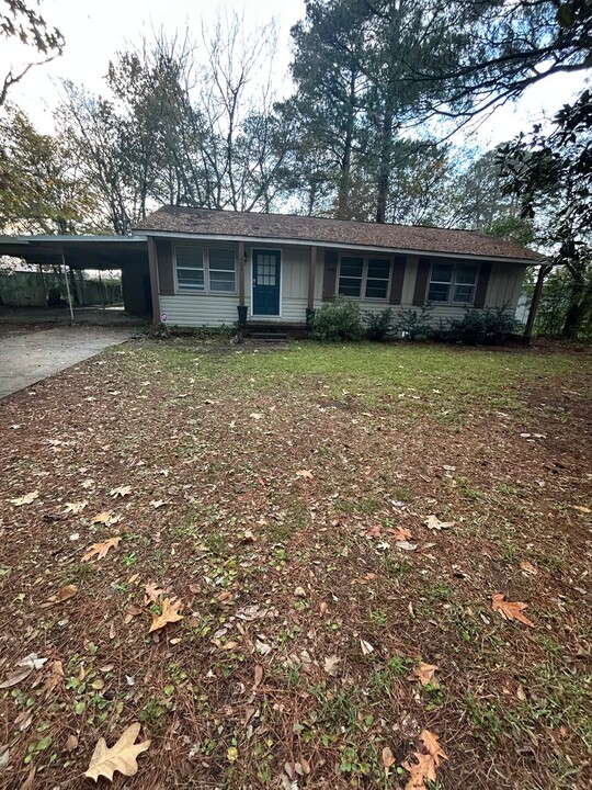 1921 Old Aberdeen Rd in Columbus, MS - Foto de edificio