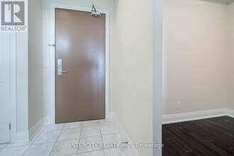 520 Steeles Ave W in Vaughan, ON - Building Photo - Building Photo