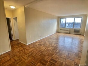 10 Lake St in White Plains, NY - Building Photo - Building Photo