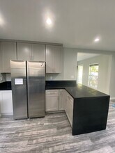 1709 Barry Ave, Unit 1709 in Los Angeles, CA - Building Photo - Building Photo