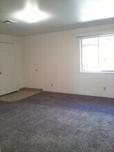 2152 NW N Hill Dr in Grants Pass, OR - Building Photo - Building Photo