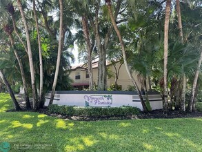 9059 Vineyard Lake Dr in Plantation, FL - Building Photo - Building Photo