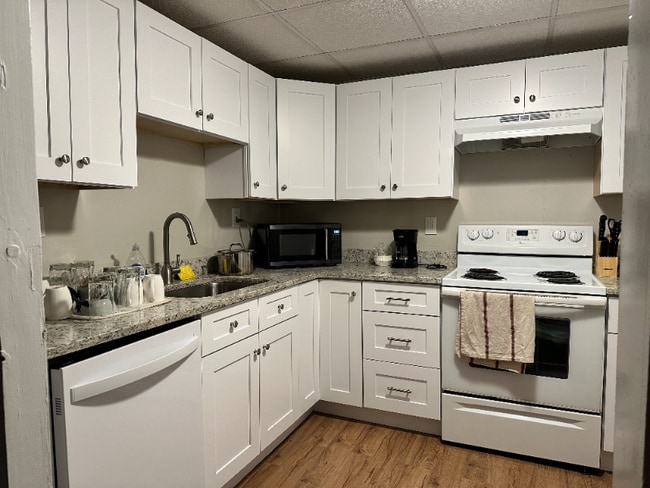 34 Brook St in Manchester, NH - Foto de edificio - Building Photo