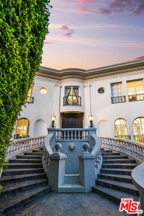 6533 Cahuenga Terrace in Los Angeles, CA - Building Photo - Building Photo