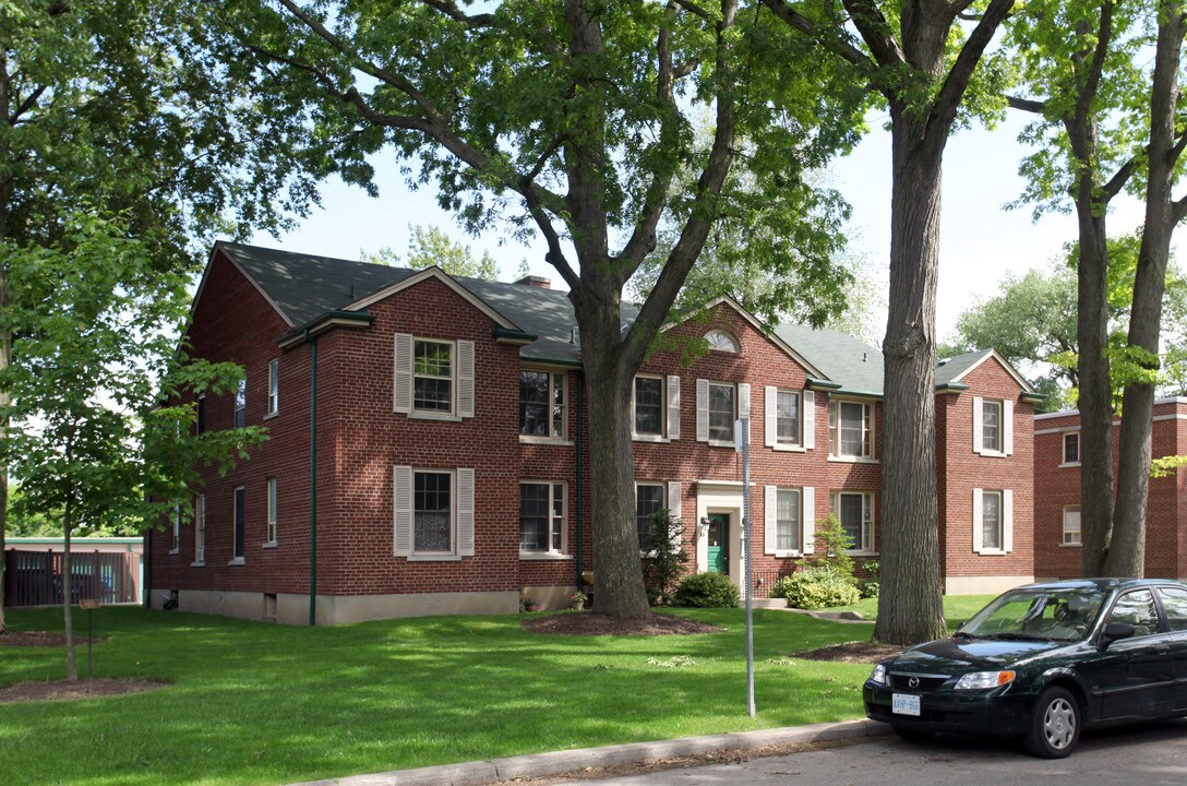 63 Leacrest Rd in Toronto, ON - Building Photo