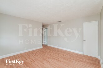 3805 W Rogers Ave in Tampa, FL - Building Photo - Building Photo