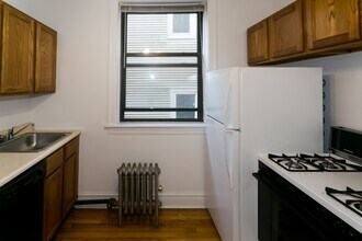 1913 W Larchmont Ave, Unit B2 in Chicago, IL - Foto de edificio - Building Photo