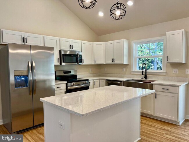 102 Azalea Way in Colonial Beach, VA - Building Photo - Building Photo