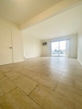 16046 Wyandotte St in Los Angeles, CA - Building Photo - Building Photo