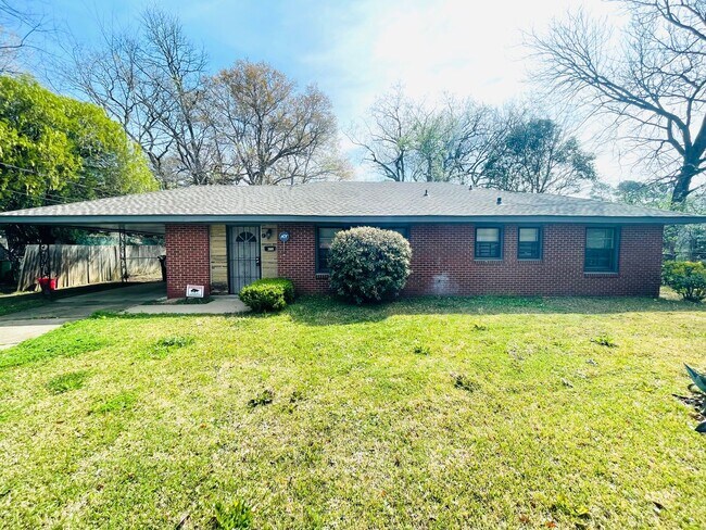 property at 3809 Audubon Rd