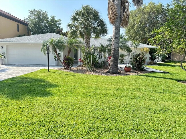 1723 Stanford Ln, Unit 611 in Sarasota, FL - Building Photo - Building Photo