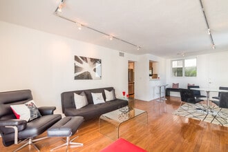 1670 Bay Rd, Unit #3G in Miami Beach, FL - Building Photo - Building Photo