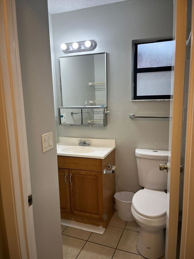 38326 A Ave in Zephyrhills, FL - Foto de edificio - Building Photo