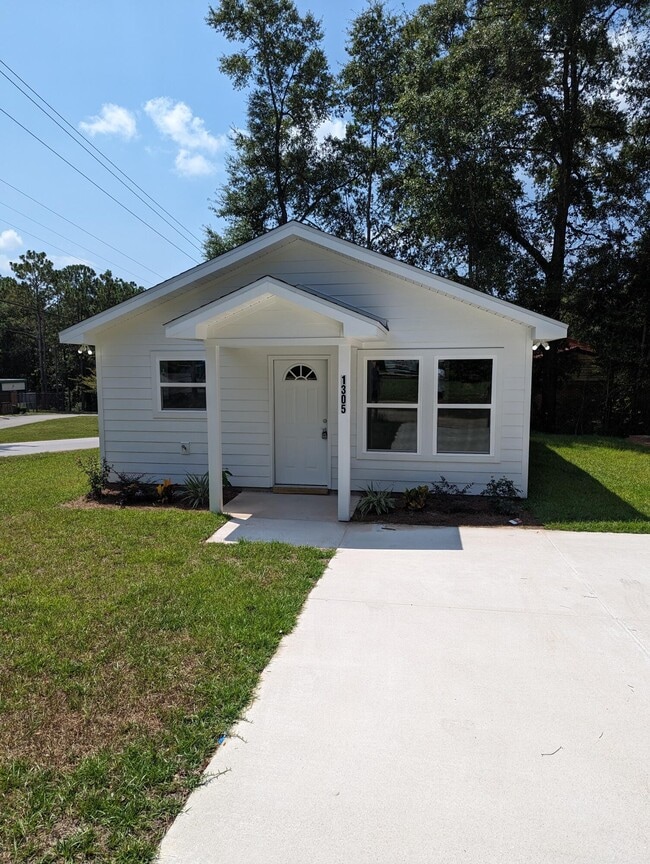 property at 1305 E 1st Ave