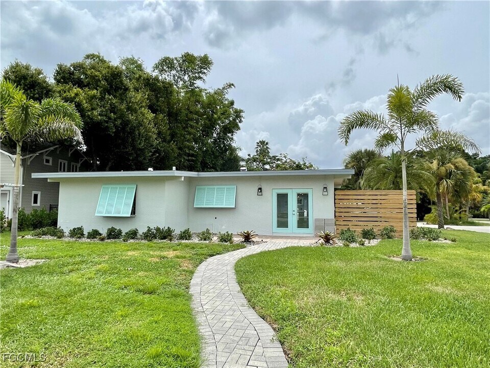 3826 Harold Ave in Ft. Myers, FL - Building Photo