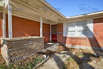 1911 Hillcrest Dr in Irving, TX - Building Photo - Building Photo