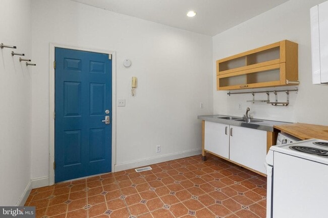 3001 W Girard Ave in Philadelphia, PA - Building Photo - Building Photo