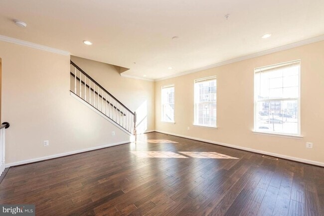 7035 Southmoor St in Elkridge, MD - Foto de edificio - Building Photo