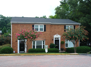 Townhomes Of Sandy Springs in Atlanta, GA - Building Photo - Building Photo