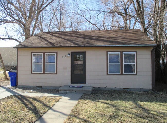 property at 1019 W 8th St