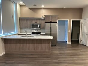 127 Lake St, Unit 102 in Chittenango, NY - Foto de edificio - Building Photo