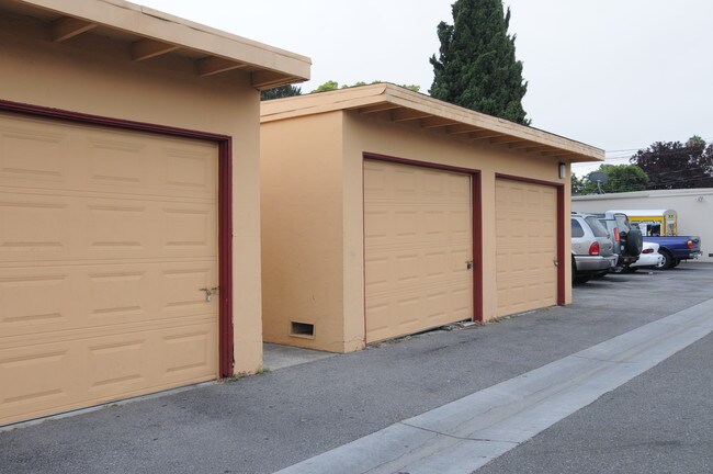 1379-1381 Essex Way in San Jose, CA - Foto de edificio - Building Photo
