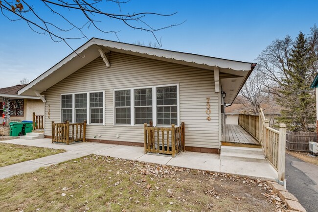 7304 Minnetonka Blvd in Minneapolis, MN - Building Photo - Building Photo