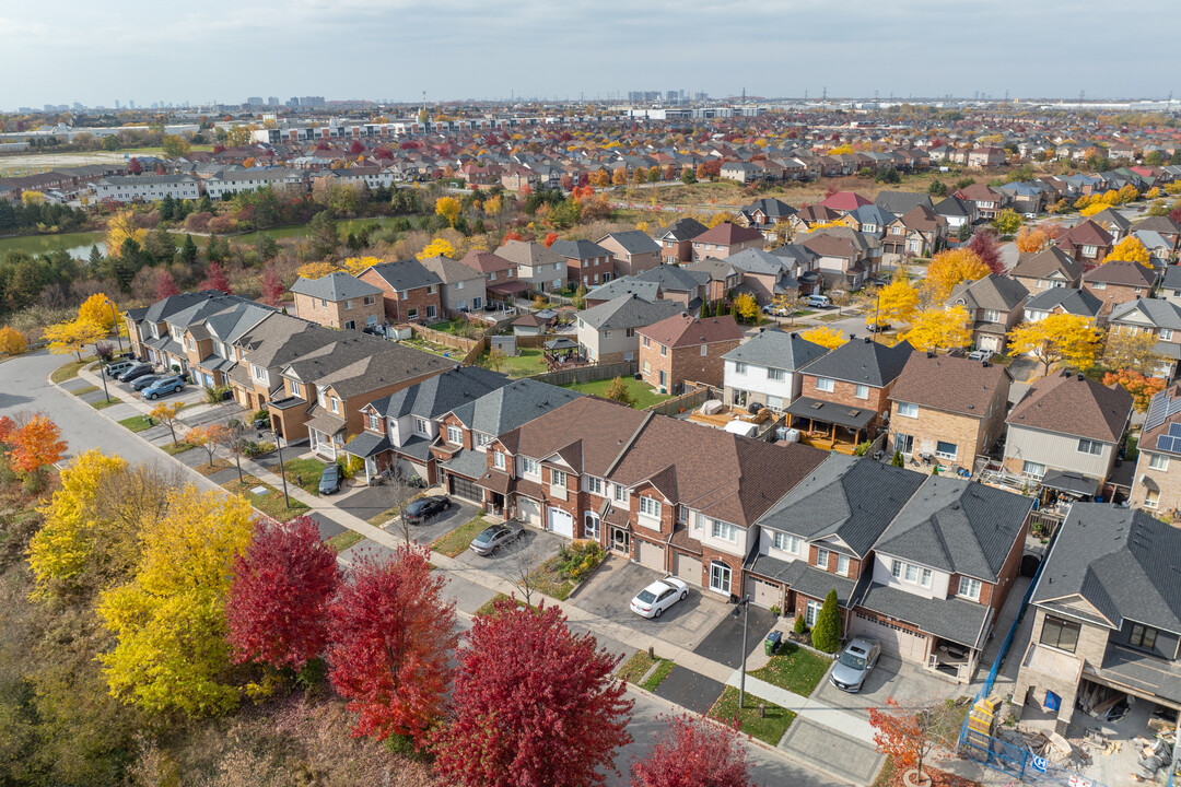 36 Gristone Cres in Toronto, ON - Building Photo