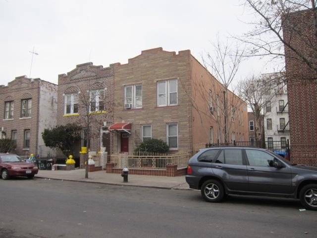 409 E 96th St in Brooklyn, NY - Building Photo