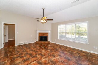 8648 Tropicana Dr N in Memphis, TN - Foto de edificio - Building Photo