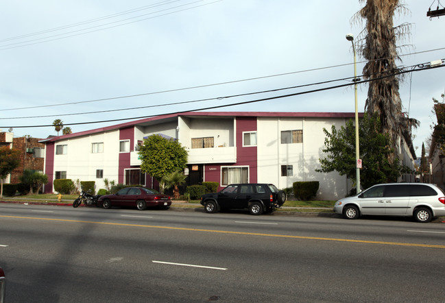 20421 Saticoy St in Canoga Park, CA - Building Photo - Building Photo