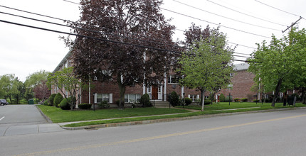 Lexington Street Apartments in Auburndale, MA - Building Photo - Building Photo