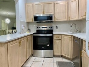 301 Knotty Pine Cir, Unit D2 in Greenacres, FL - Building Photo - Building Photo