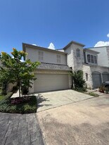 1315 Whispering Pines Dr in Houston, TX - Building Photo