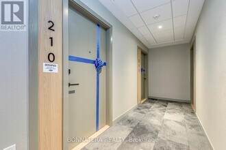 720 Whitlock Ave in Milton, ON - Building Photo - Building Photo