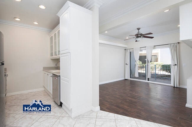 8310 Regents Rd in San Diego, CA - Building Photo - Building Photo
