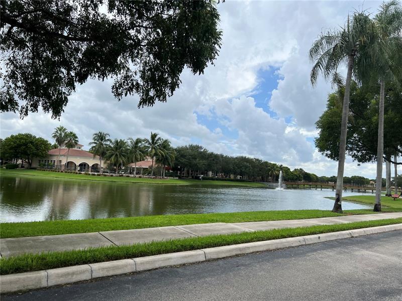 2474 Centergate Dr, Unit 102 in Miramar, FL - Building Photo