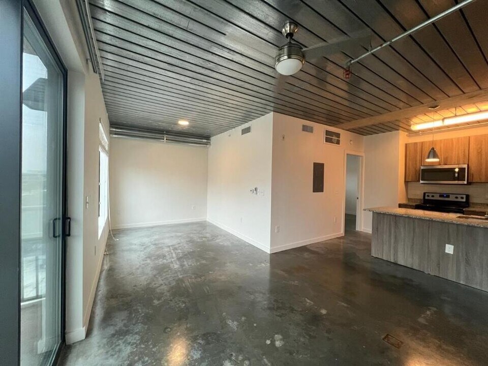 3550 Main St in Houston, TX - Building Photo