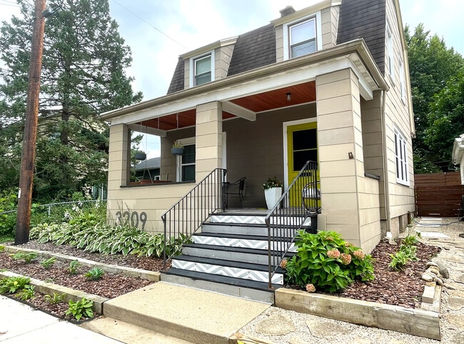 3209 Atwood Ave in Madison, WI - Foto de edificio - Building Photo