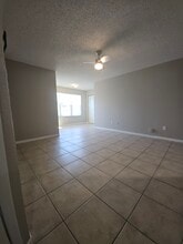 4658 Commander Dr, Unit 826 in Orlando, FL - Foto de edificio - Building Photo